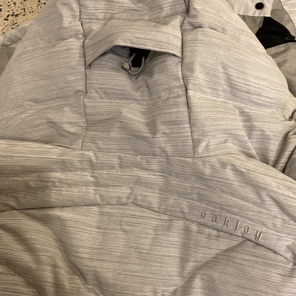 Oakley Ski Jacket size small - Picture 8 of 13